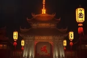 《一整夜的舞台》封面，追光灯下空旷的木质舞台